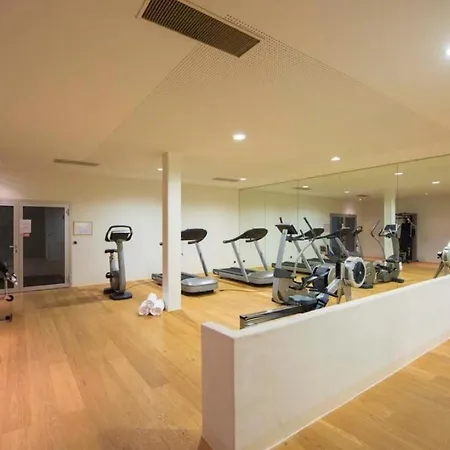 4br Stylish With Sauna And Pool- What'app - 0034-635-520-036 - For Reservations!!